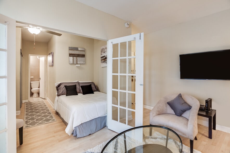 Building Photo - 1121 ARLINGTON Blvd