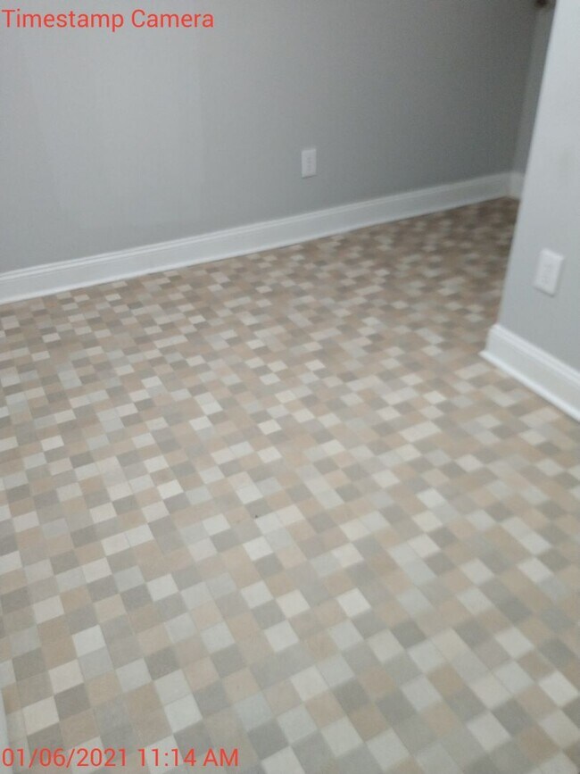 Building Photo - 2027-2028 9 bedroom / 4.5 baths  School Year Location PERFECT for students, in the heart of the UVA