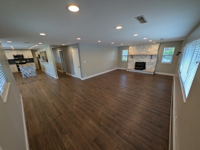 Building Photo - 6358 Mt Vernon Dr