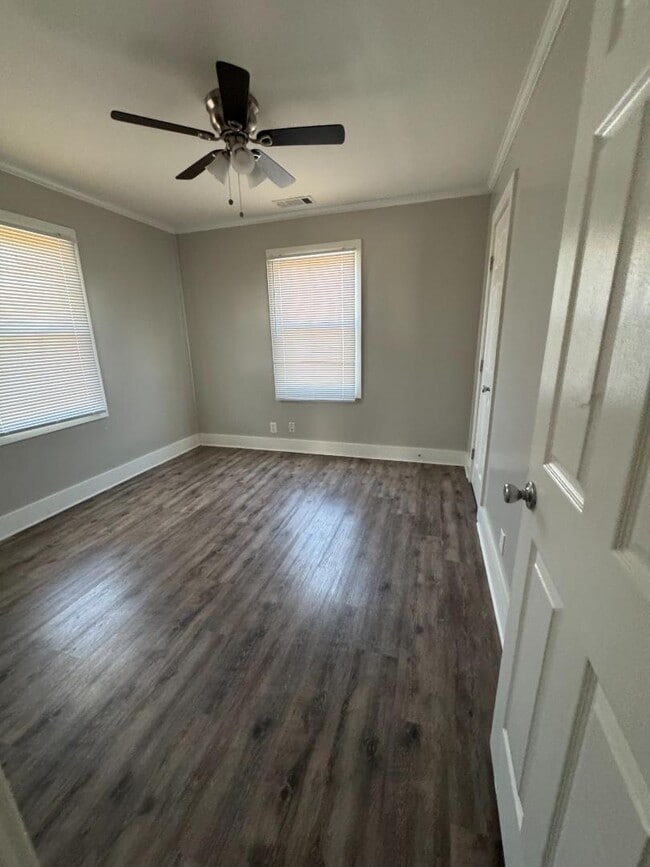 Building Photo - 843 Carthage Hwy