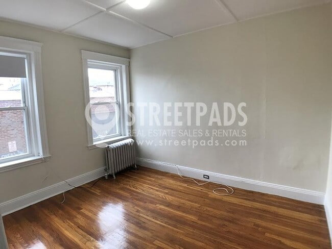 Building Photo - bedroom in Boston MA 02215