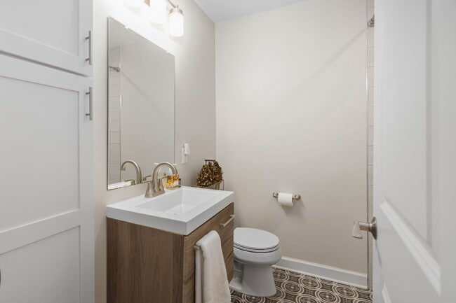 Building Photo - 3304 Glenridge Dr