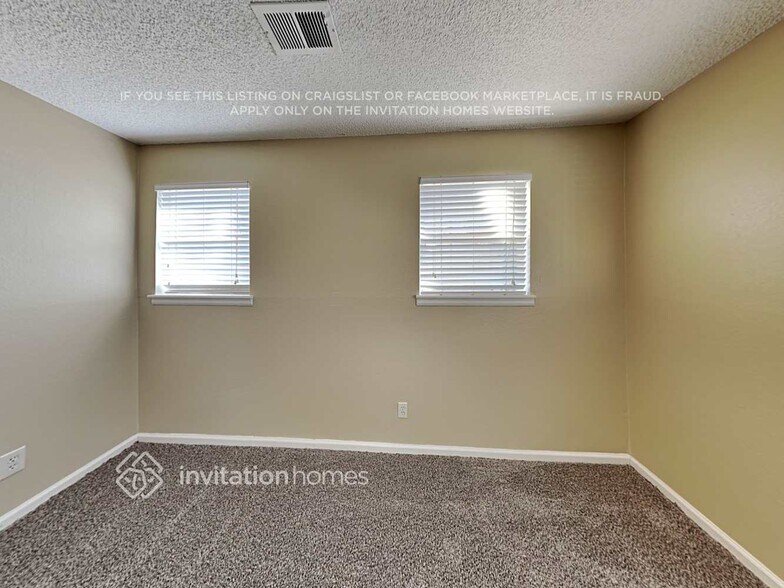 Building Photo - 21501 E Aberdeen Dr