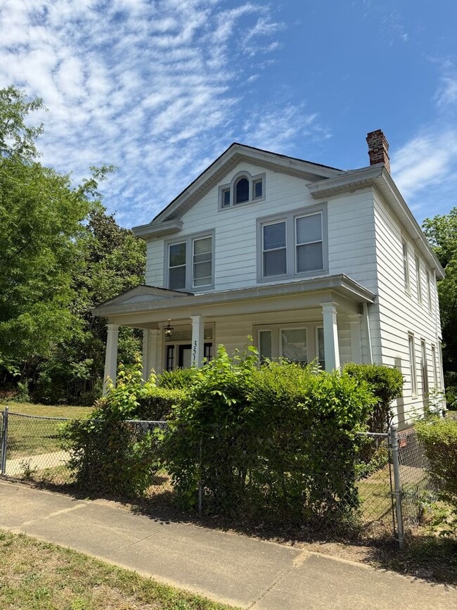 Building Photo - Charming 4bdrm/1.5bth Home Located in Richmond's North Highland Park w/Balcony!!