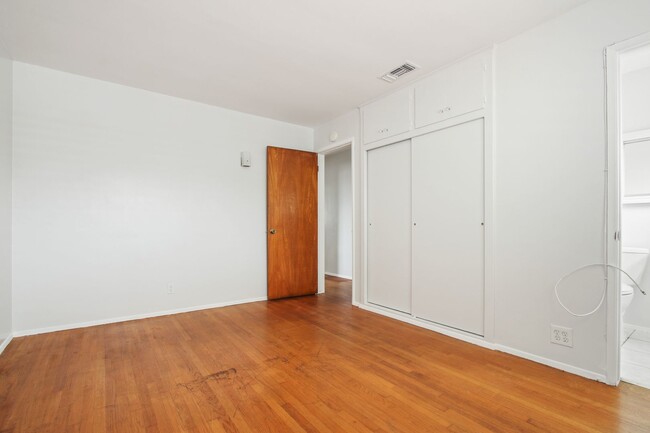 Building Photo - 122-64TH