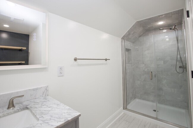 Building Photo - "Spacious and Inviting 2620 sq. ft. Home i...