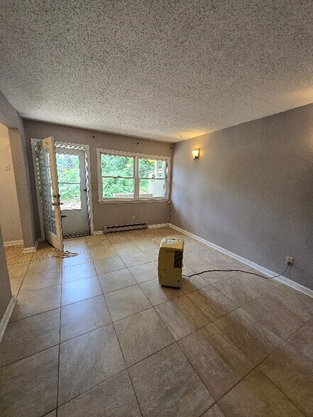 Building Photo - 60 Kirkman Rd