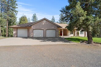 Building Photo - 6 Bed 4 Bath Daylight Rancher on Acreage in Mead School District.  Absolutely Gorgeous