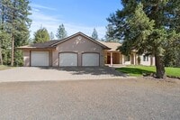 Building Photo - 6 Bed 4 Bath Daylight Rancher on Acreage in Mead School District.  Absolutely Gorgeous
