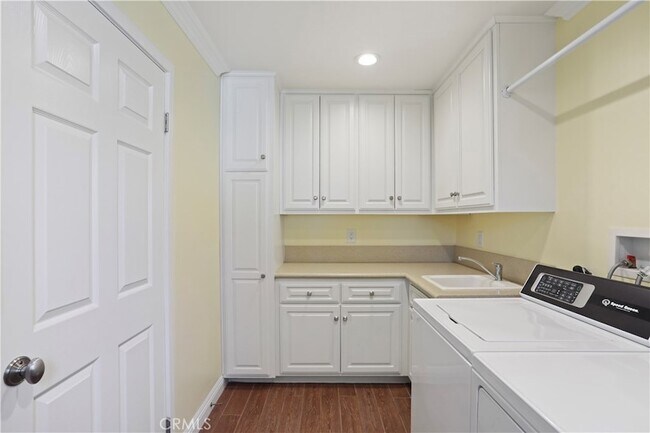 Building Photo - 1619 Carmel Cir W