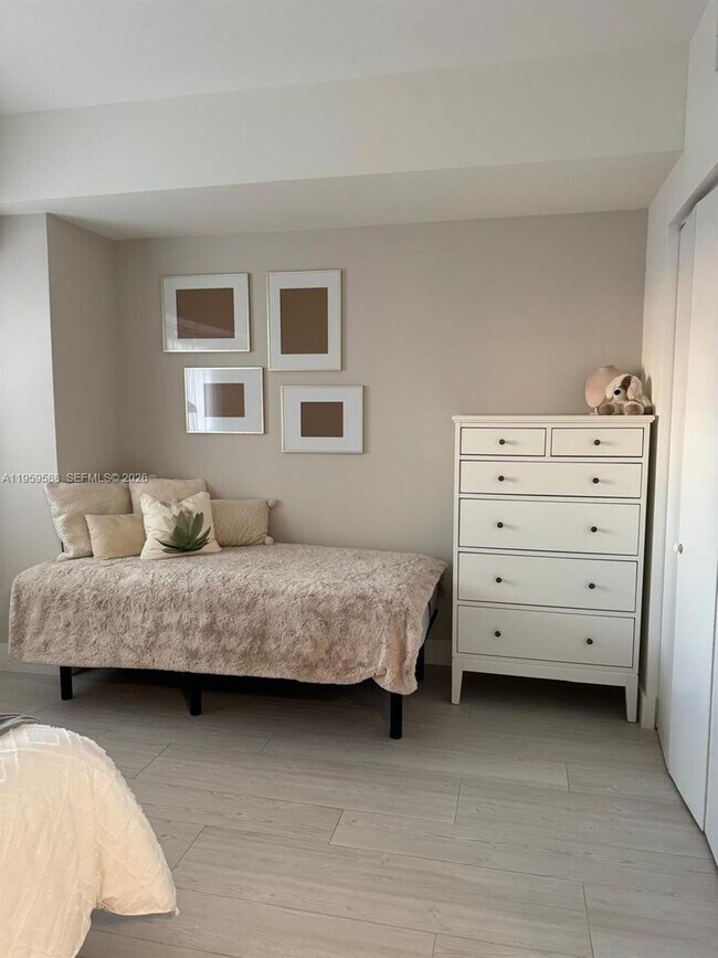 Building Photo - 460 NE 28th St