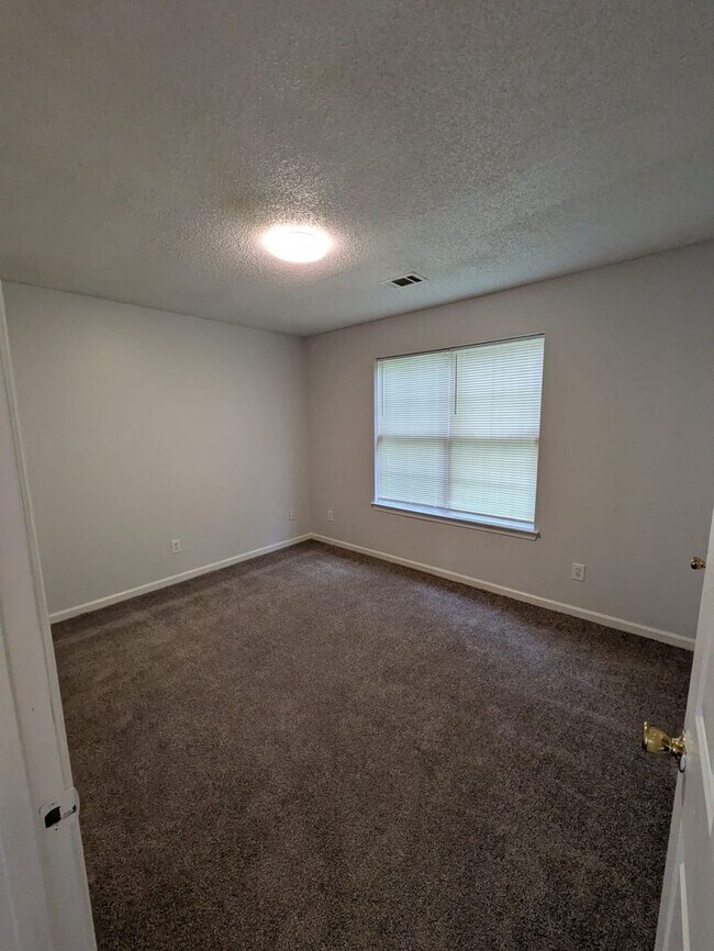 Building Photo - 6730 Pole Creek Dr