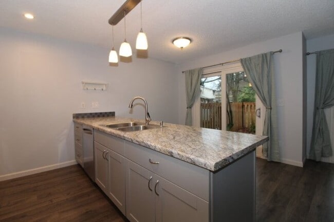 Building Photo - 12313 NE 150th Ct