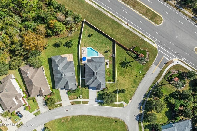 Building Photo - 200 Gladstone Ct