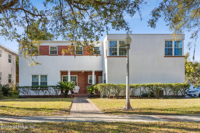 Building Photo - 1815 Largo Rd