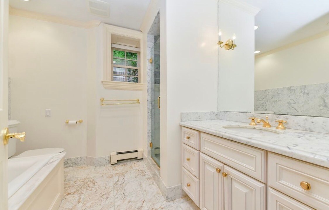 Building Photo - 458 Beacon St