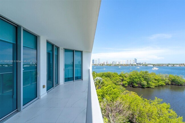 Primary Photo - 17111 Biscayne Blvd
