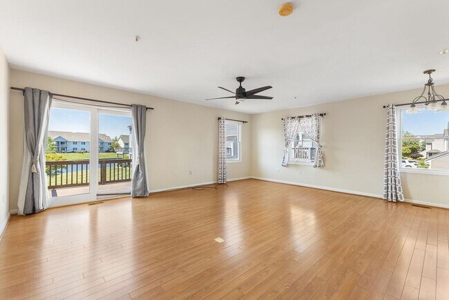 Building Photo - 400 Schooner Way