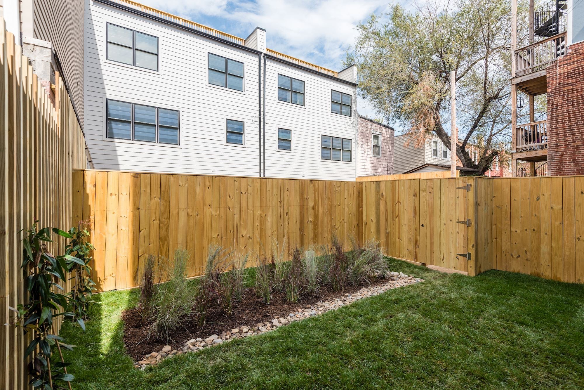 Building Photo - 729 Hobart Pl NW