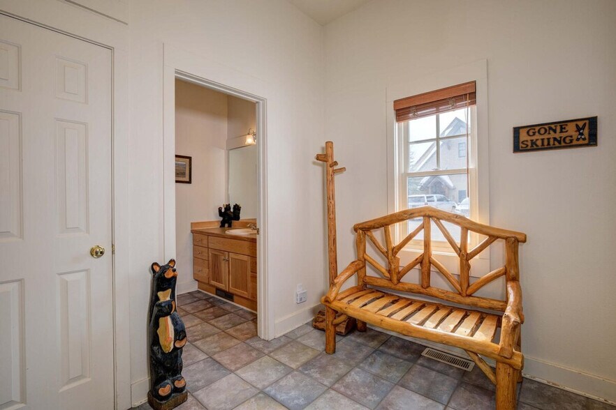 Building Photo - 17 Saddle Ridge Rd