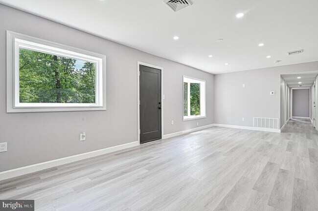 Building Photo - 2722 Sunset Ave