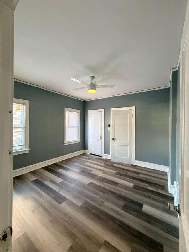 Building Photo - 2215 N 15th St