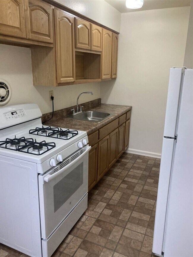 Building Photo - 513-515 Grand Ave