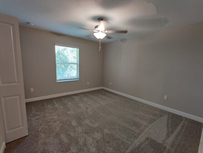 Building Photo - 23244 Willow Glen Way