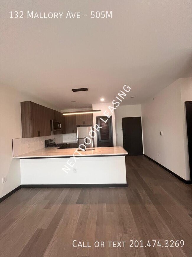 Building Photo - 132 Mallory Ave