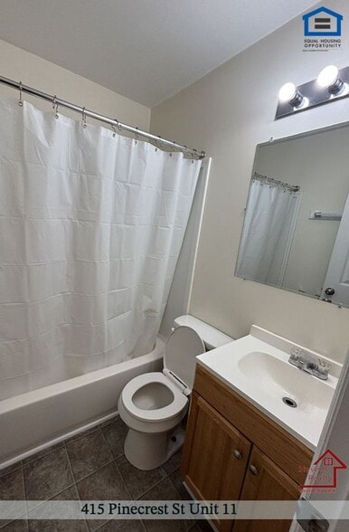 Building Photo - 415 Pinecrest St