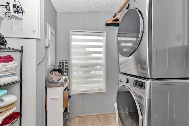 Building Photo - 5839 SW 59th St