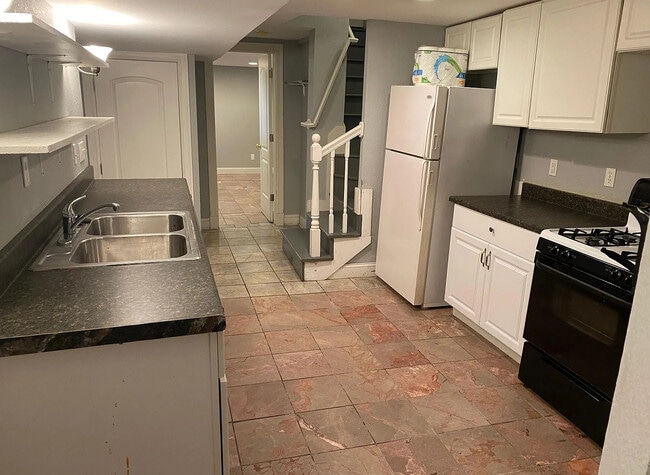 Building Photo - 1332 Massachusetts St