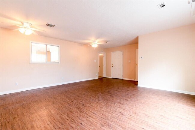 Building Photo - 2527 Colonial Ridge Dr