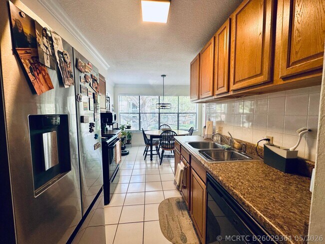 Building Photo - 225 S Tropical Trail