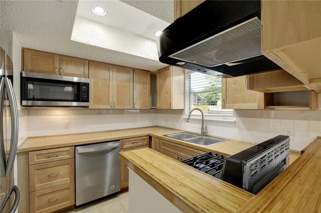 Building Photo - 6016 Westcreek Dr