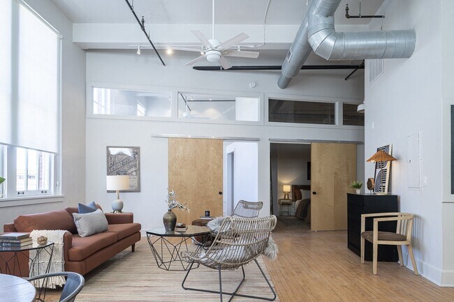 Building Photo - Capstone