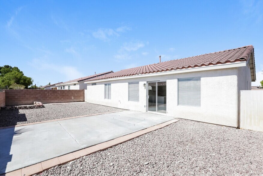 Building Photo - 5232 Shasta Daisy St