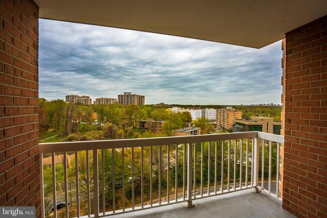 Building Photo - 3101 N Hampton Dr
