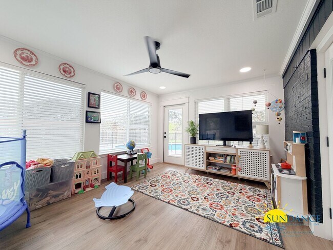 Building Photo - Custom 4BR Pool Home in Kenwood with Bonus Room & Private Backyard!