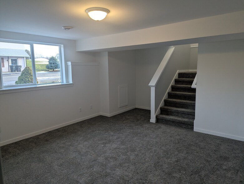 Building Photo - 132 Chalet Dr