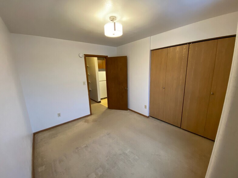 Bedroom - 1022 Arkwright St N