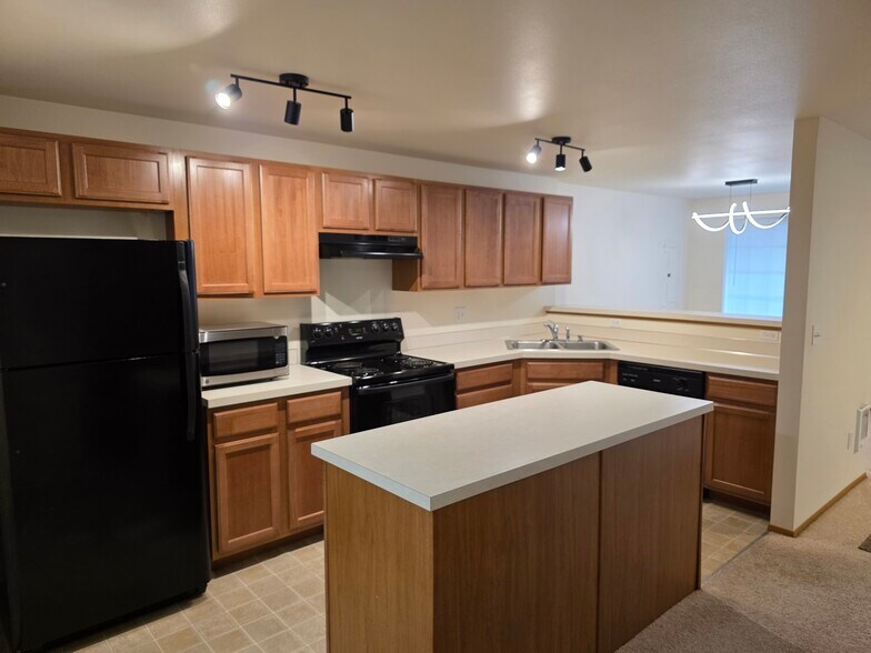 Building Photo - 2732 Hidden Springs Loop SE