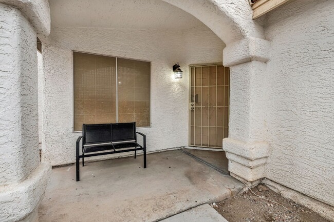 Building Photo - Single Story 3 bedroom 2 bath Near Alta and Durango Close to Summerlin