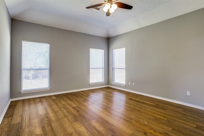 Building Photo - 7120 Axis Ct