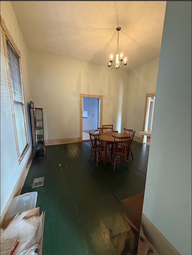 Building Photo - 2 bed/ 2 bath downtown home!