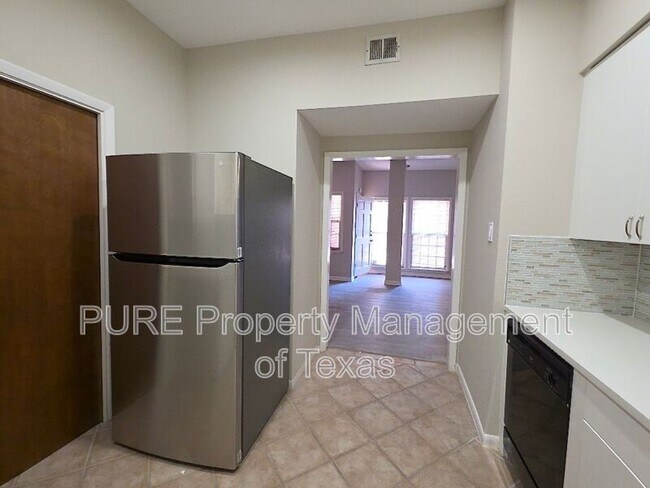 Building Photo - 3200 Duval St