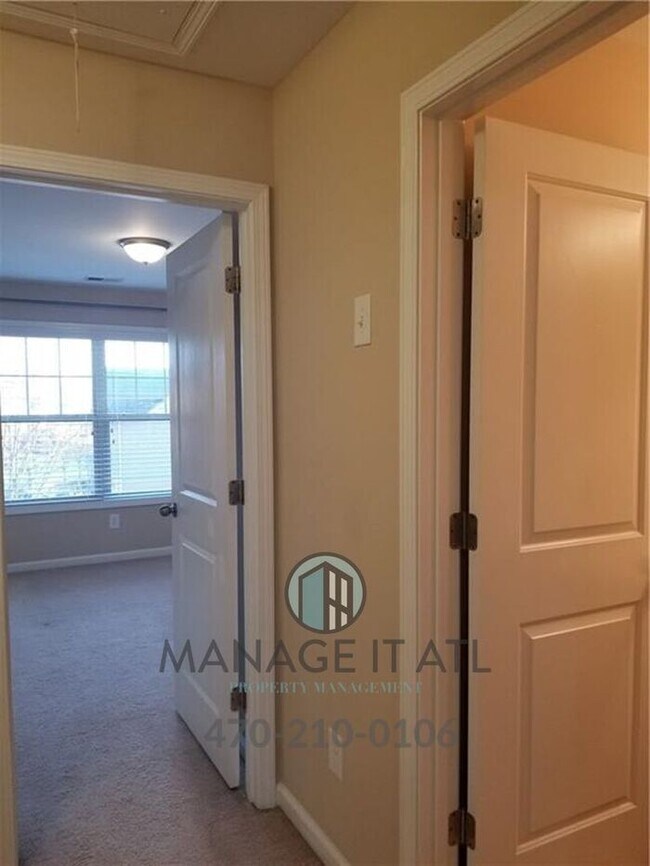 Building Photo - Beautiful 5BR/4BA Home in Just 5 Min from MALL OF GA