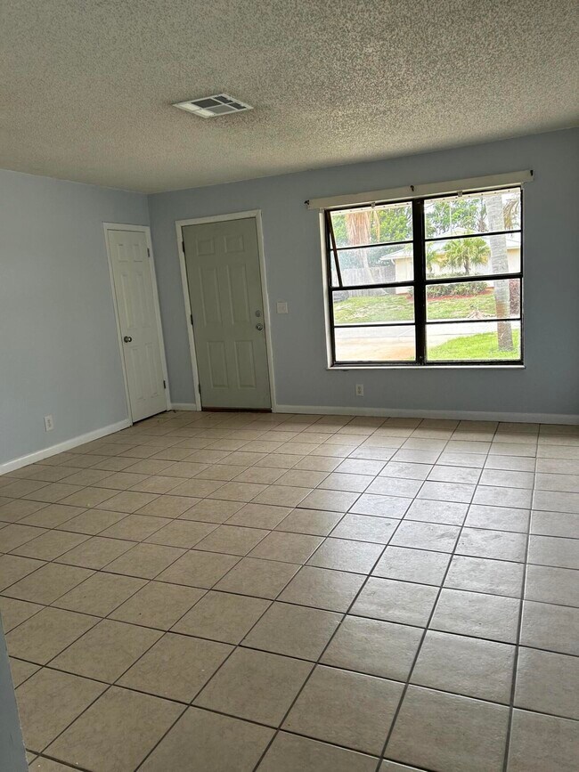 Building Photo - 8997 SE Sandy Ln