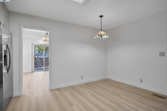 Building Photo - 125 Chestnut Ave