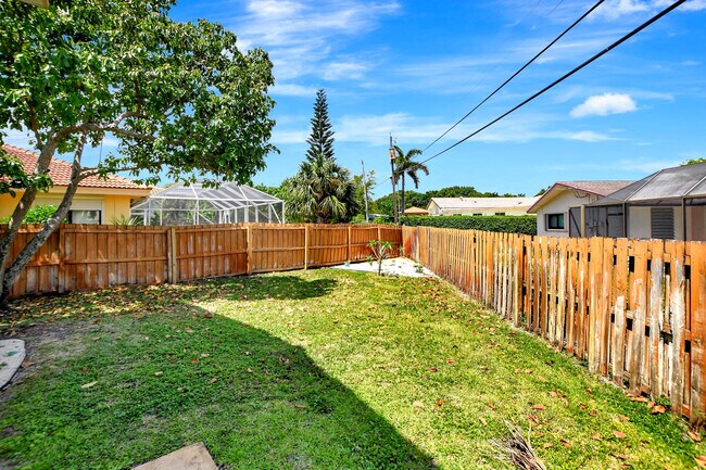Building Photo - 4517 NW 5th Ave